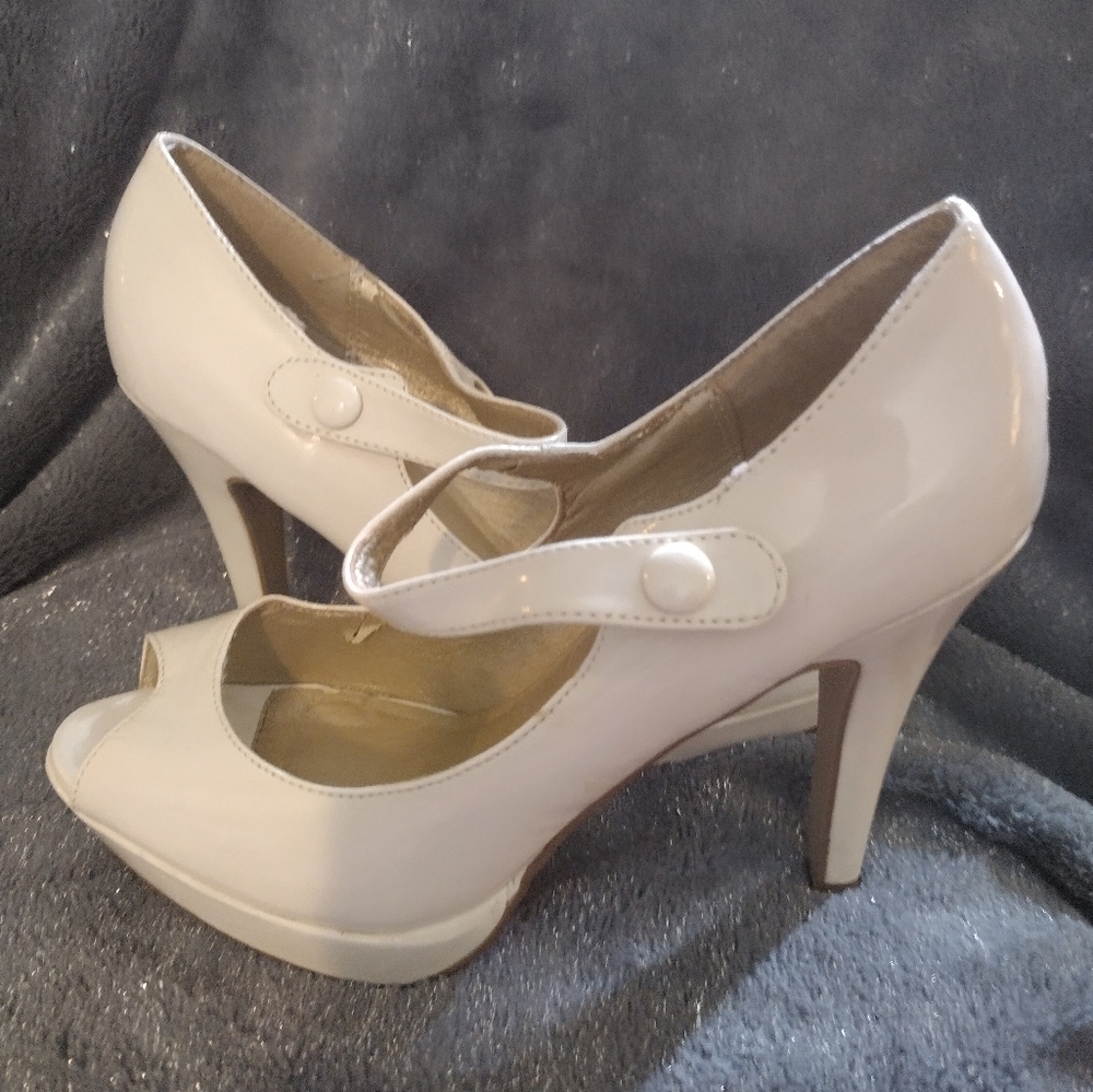 Charlotte Russe size 8 off-white heels